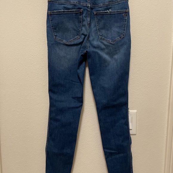 Madewell 10” high rise skinny stressed button up size 25 button up
Stretchy - Picture 5 of 6